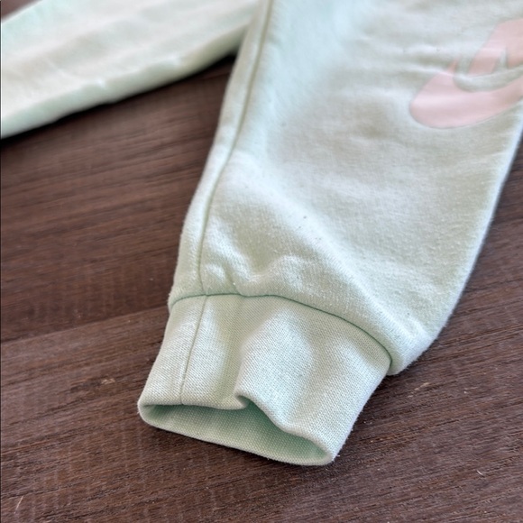 NIKE Club Fleece Hoodie + Pants Set (2T) - Picture 5 of 10